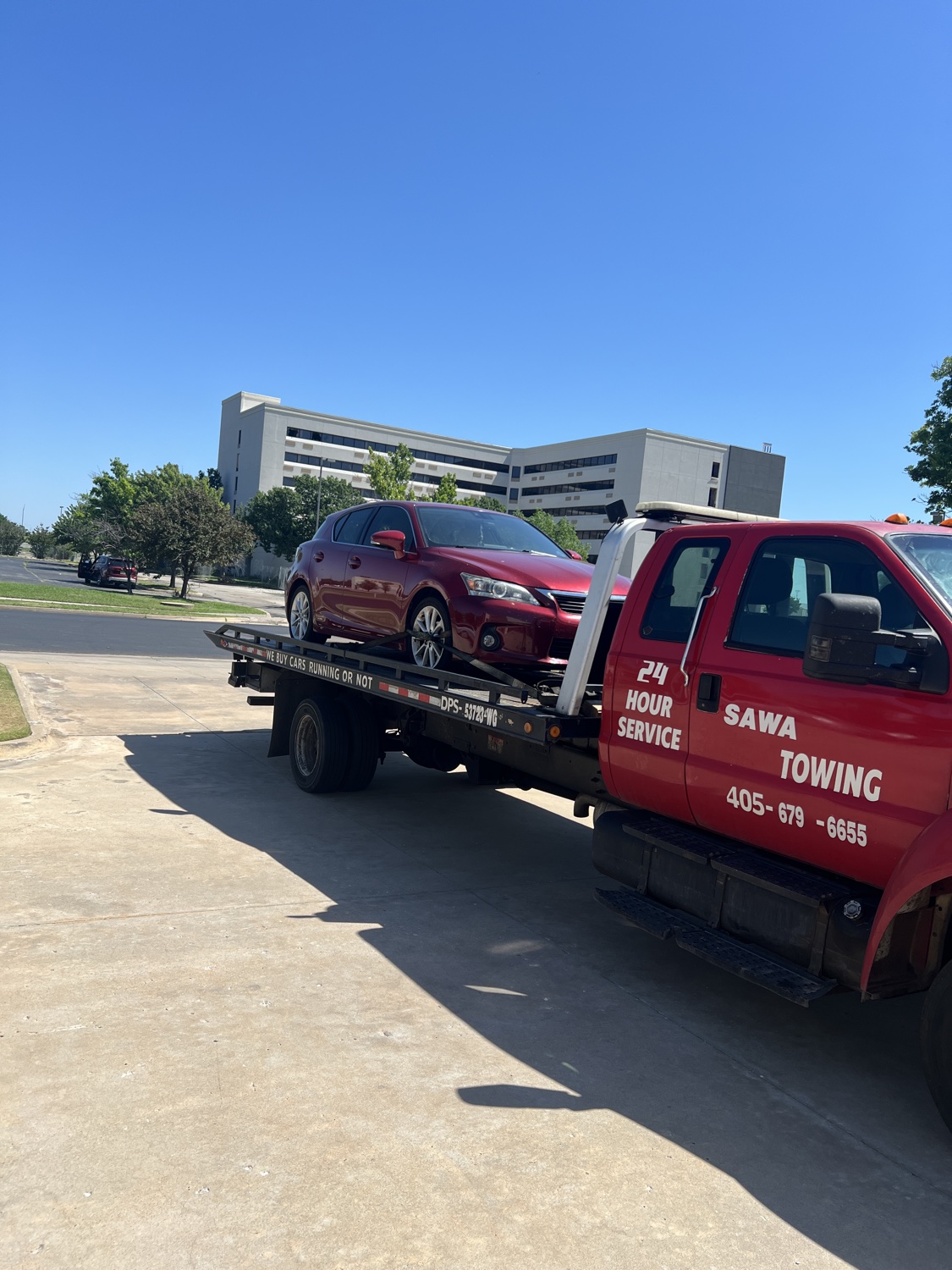 Sawa Towing 24-hour service truck on the job